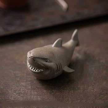 Amazon.co.jp: サメ 鮫 置物 オブジェ 動物 インテリア 磁器製 茶寵 Amazon.co.jp: サメ 鮫 置物 オブジェ 動物 インテリア 磁器製 茶寵